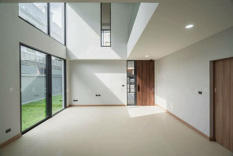 undefined, Bangkok, Khlong Song Ton Nun, Lat Krabang, Bangkok, 4 Bedrooms, 400 sqm, Single Detached House For Sale, by Phacharakorn Anusiri, 500496825 - DDproperty.com