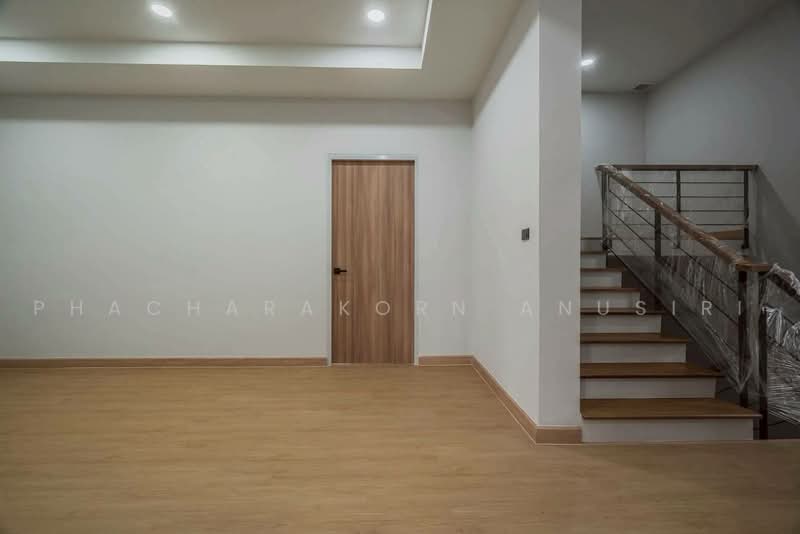 undefined, Bangkok, Khlong Song Ton Nun, Lat Krabang, Bangkok, 4 Bedrooms, 400 sqm, Single Detached House For Sale, by Phacharakorn Anusiri, 500496825 - DDproperty.com