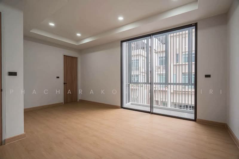 undefined, Bangkok, Khlong Song Ton Nun, Lat Krabang, Bangkok, 4 Bedrooms, 400 sqm, Single Detached House For Sale, by Phacharakorn Anusiri, 500496825 - DDproperty.com