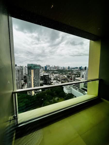 Sindhorn Residence, Bangkok, 54 Soi Ton Son, Lumphini, Pathum Wan, Bangkok, 2 Bedrooms, 112 sqm, Condo For Rent, by Vichai Annavakulthorn, 500497109 - DDproperty.com