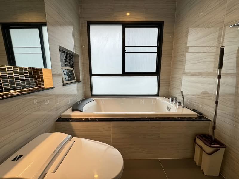 Burasiri Pattanakarn, Bangkok, New Pattanakarn Road, Prawet, Bangkok, 4 Bedrooms, 380 sqm, Single Detached House For Sale, by Rojjana Jindasri, 500497267 - DDproperty.com
