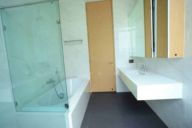 Vana Residence Sukhumvit 26, Bangkok, 38 Soi Attrakravee1, Sukhumvit 26 Road, Khong Tan, Khlong Toei, Bangkok, 3 Bedrooms, 205 sqm, Apartment For Rent, by Patraporn Kansri, 500497419 - DDproperty.com