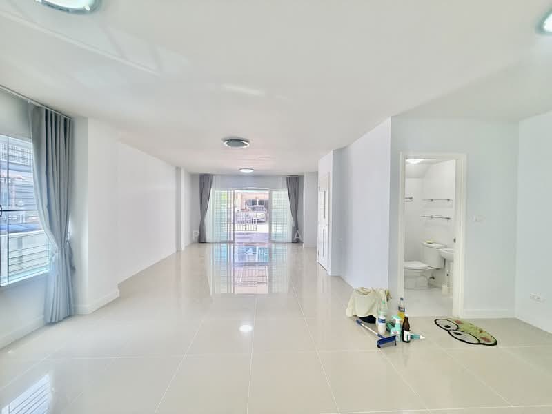 Arinsiri Sukhumvit, Chon Buri (Pattaya), สุขุมวิท, Saen Suk, Muang Chon Buri, Chon Buri (Pattaya), 3 Bedrooms, 100 sqm, Townhouse For Sale, by Paula ., 500497454 - DDproperty.com