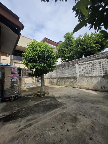 sale! Large 2-story detached house with a spacious 1 rai 3.2 square wa land plot in Thung Sao, Songkhla, Hat-Yai, Hat Yai, Songkhla, 7 Bedrooms, 1,613 sqm, Single Detached House For Sale, by Rachen Nopsuwan, 500497544 - DDproperty.com