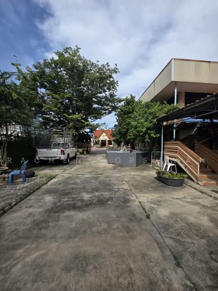 sale! Large 2-story detached house with a spacious 1 rai 3.2 square wa land plot in Thung Sao, Songkhla, Hat-Yai, Hat Yai, Songkhla, 7 Bedrooms, 1,613 sqm, Single Detached House For Sale, by Rachen Nopsuwan, 500497544 - DDproperty.com