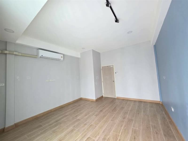 สินพัฒนาธานี ซอยเทศบาลสงเคราะห์1, Bangkok, ถนนประชาชื่น, Lat Yao, Chatuchak, Bangkok, 2 Bedrooms, 130 sqm, Townhouse For Sale, by คุณ วันประภา จุสมใจ (กุ้ง), 500497561 - DDproperty.com