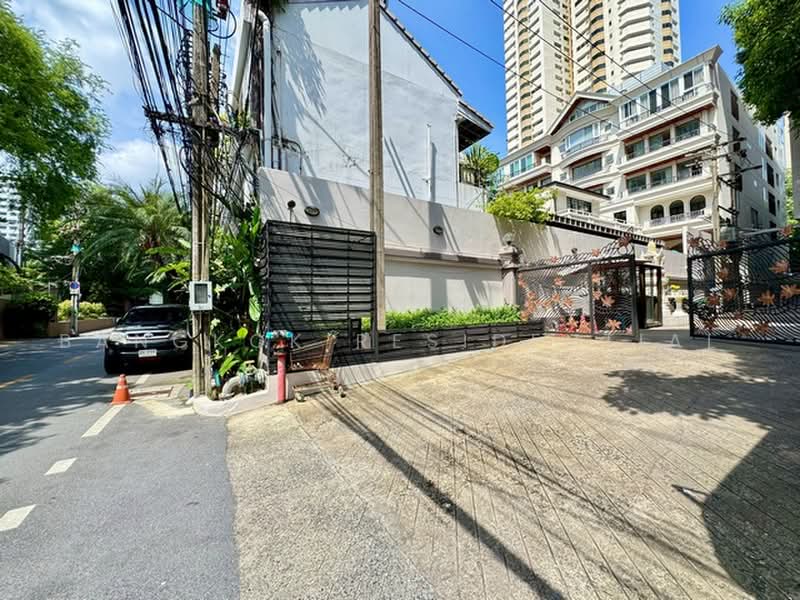 Phirom Garden Residence, Bangkok, Soi Sukhumvit 41, Khlong Tan Nua, Watthana, Bangkok, 4 Bedrooms, 320 sqm, Apartment For Rent, by Bangkok Residential, 500497643 - DDproperty.com