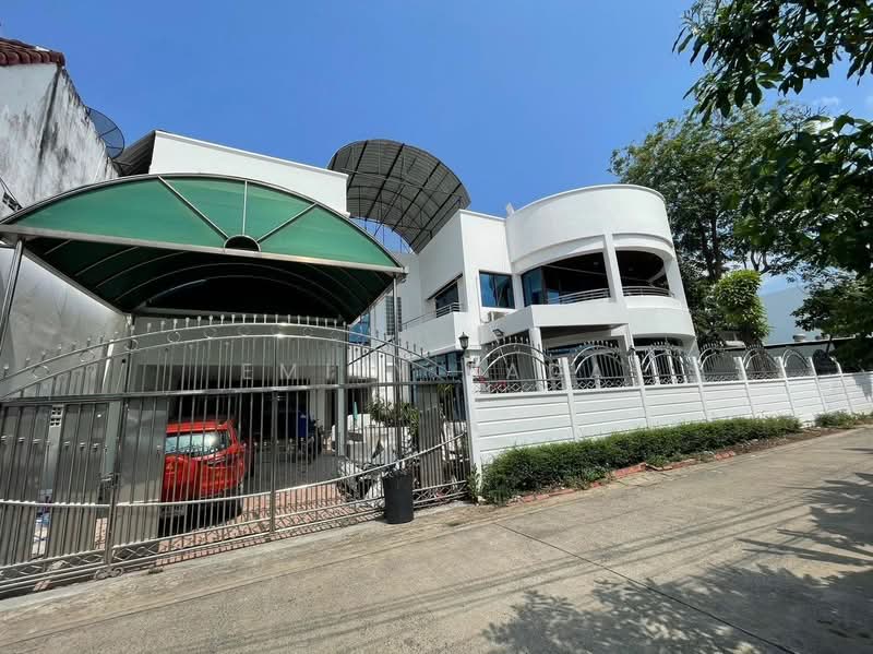 5-BR House, Bangkok, Phlapphla, Wang Thonglang, Bangkok, 5 Bedrooms, 524 sqm, Single Detached House For Sale, by Emily Bada, 500497818 - DDproperty.com
