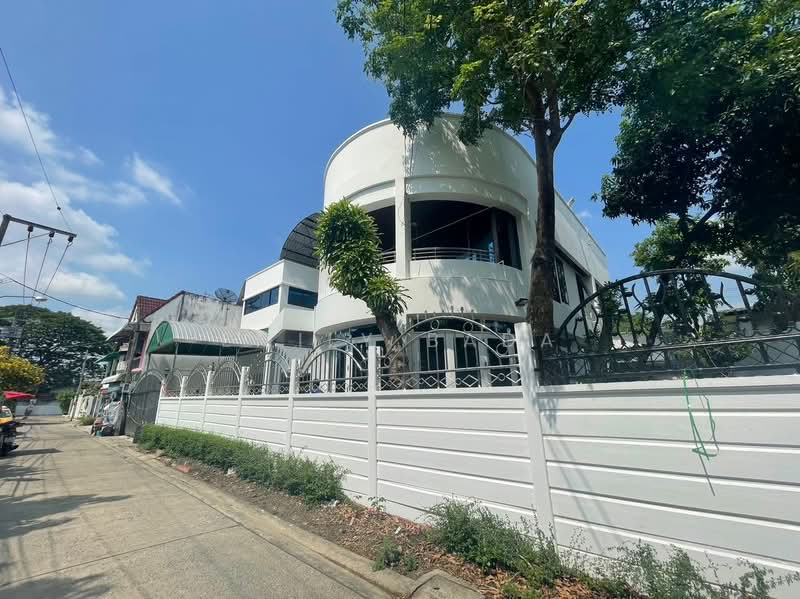 5-BR House, Bangkok, Phlapphla, Wang Thonglang, Bangkok, 5 Bedrooms, 524 sqm, Single Detached House For Sale, by Emily Bada, 500497818 - DDproperty.com