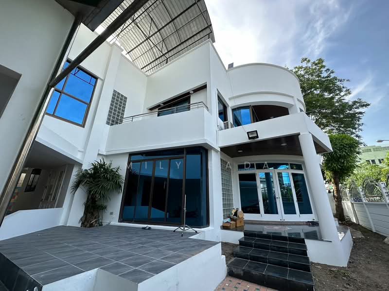 5-BR House, Bangkok, Phlapphla, Wang Thonglang, Bangkok, 5 Bedrooms, 524 sqm, Single Detached House For Sale, by Emily Bada, 500497818 - DDproperty.com