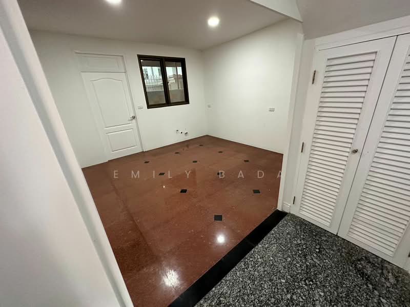 5-BR House, Bangkok, Phlapphla, Wang Thonglang, Bangkok, 5 Bedrooms, 524 sqm, Single Detached House For Sale, by Emily Bada, 500497818 - DDproperty.com