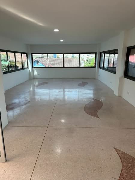 5-BR House, Bangkok, Phlapphla, Wang Thonglang, Bangkok, 5 Bedrooms, 524 sqm, Single Detached House For Sale, by Emily Bada, 500497818 - DDproperty.com