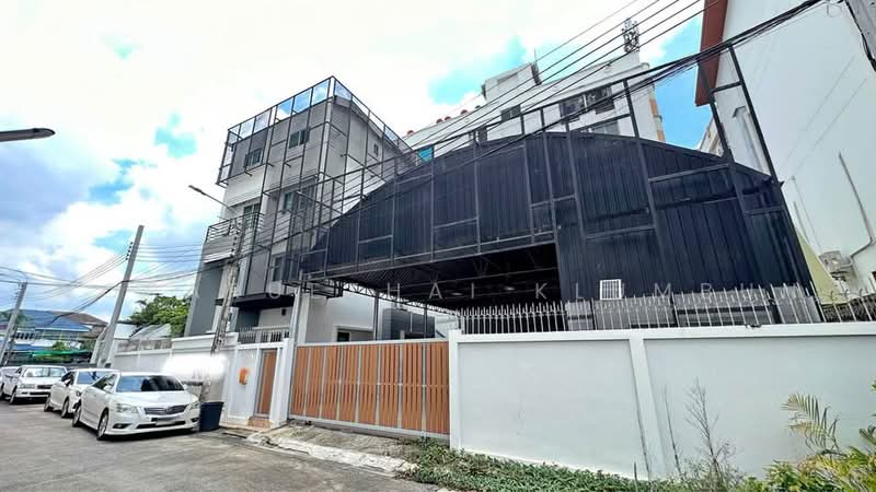บ้าน 7-ห้องนอน, กรุงเทพ, ลาดพร้าว, กรุงเทพ, 316 ตร.ม., บ้านเดี่ยว ขาย, โดย Woraruethai Klumbun, 500498025 - DDproperty.com