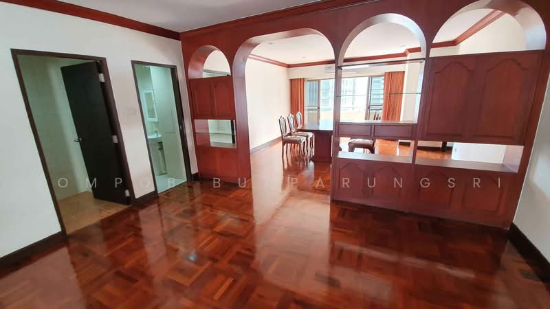 Rishi Court, Bangkok, 47 Soi Sukhumvit 15, Khlongtoei Nua, Watthana, Bangkok, 3 Bedrooms, 200 sqm, Condo For Rent, by Sompob Buaparungsri, 500498103 - DDproperty.com
