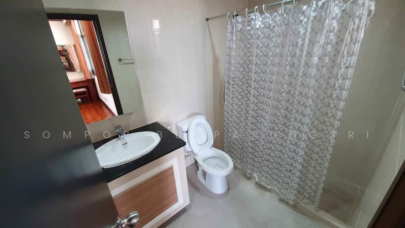 Rishi Court, Bangkok, 47 Soi Sukhumvit 15, Khlongtoei Nua, Watthana, Bangkok, 3 Bedrooms, 200 sqm, Condo For Rent, by Sompob Buaparungsri, 500498103 - DDproperty.com