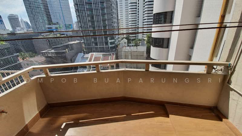 Rishi Court, Bangkok, 47 Soi Sukhumvit 15, Khlongtoei Nua, Watthana, Bangkok, 3 Bedrooms, 200 sqm, Condo For Rent, by Sompob Buaparungsri, 500498103 - DDproperty.com