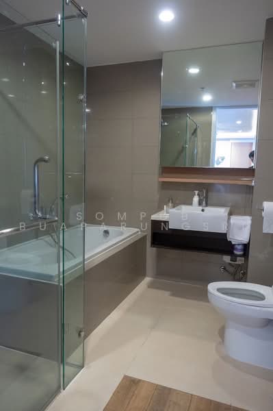 15 Sukhumvit Residences, Bangkok, Soi Sukhumvit 15, Khlongtoei Nua, Watthana, Bangkok, 4 Bedrooms, 135 sqm, Condo For Rent, by Sompob Buaparungsri, 500498107 - DDproperty.com