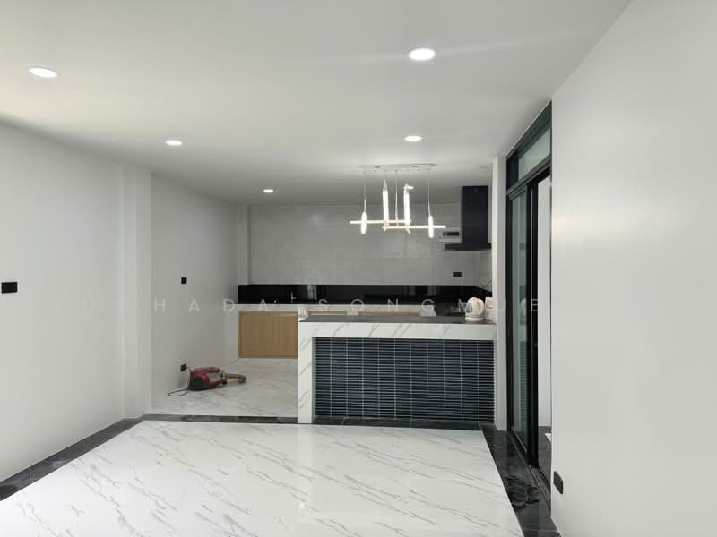 Rockgarden, Phuket, Ratsada, Muang Phuket, Phuket, 4 Bedrooms, 210 sqm, Single Detached House For Sale, by Suchada Songmueang, 500498184 - DDproperty.com