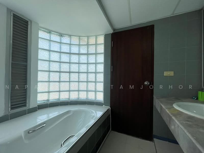 Nouvelle Condominium, Samut Prakan, 99/443 Bang Na-Trat Rd, Bang Chalong, Bang Plee, Samut Prakan, 2 Bedrooms, 98 sqm, Condo For Sale, by Napatsawan Tamjorhor, 500498230 - DDproperty.com