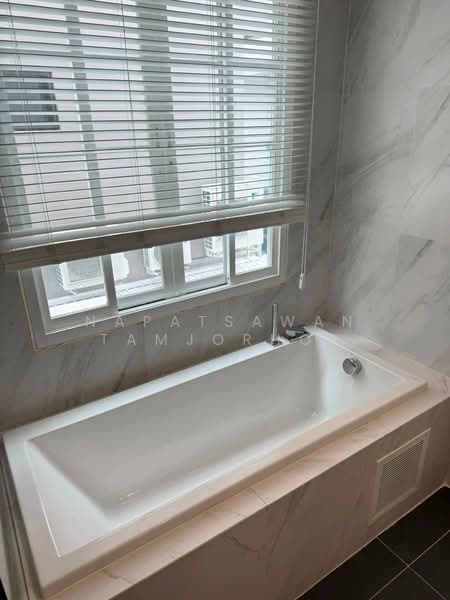 Baan Klang Muang Classe Ekkamai-Ramintra, Bangkok, Sukhonthasawat Road, Lat Phrao, Bangkok, 4 Bedrooms, 241 sqm, Single Detached House For Rent, by Napatsawan Tamjorhor, 500498237 - DDproperty.com