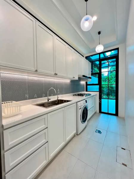Baan Klang Muang Classe Ekkamai-Ramintra, Bangkok, Sukhonthasawat Road, Lat Phrao, Bangkok, 4 Bedrooms, 241 sqm, Single Detached House For Rent, by Napatsawan Tamjorhor, 500498237 - DDproperty.com