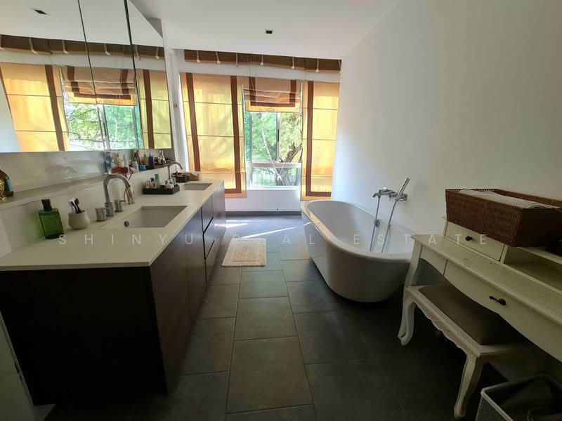 The Lofts Yennakart, Bangkok, 366 ์Soi Nang Linchi Yenakat Road, Chong Nonsi, Yan Nawa, Bangkok, 3 Bedrooms, 180 sqm, Condo For Sale, by Shinyu Real Estate, 500498244 - DDproperty.com