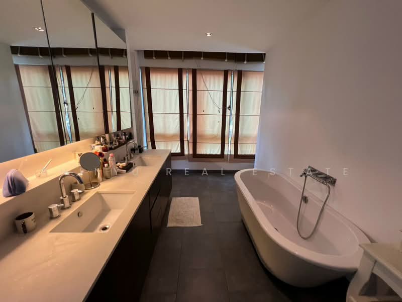 The Lofts Yennakart, Bangkok, 366 ์Soi Nang Linchi Yenakat Road, Chong Nonsi, Yan Nawa, Bangkok, 3 Bedrooms, 180 sqm, Condo For Sale, by Shinyu Real Estate, 500498244 - DDproperty.com