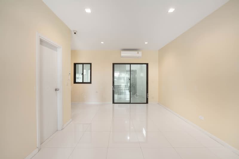 Eigen Premium Townhome Pattanakarn : ไอเจ้นท์ พรีเมียม ทาวน์โฮม พัฒนาการ, กรุงเทพ, ซอยพัฒนาการ 99 ถนนพัฒนาการตัดใหม่, ประเวศ, กรุงเทพ, 182 ตร.ม., ทาวน์เฮ้าส์ ขาย, โดย HOME Real Estate Service, 500498285 - DDproperty.com
