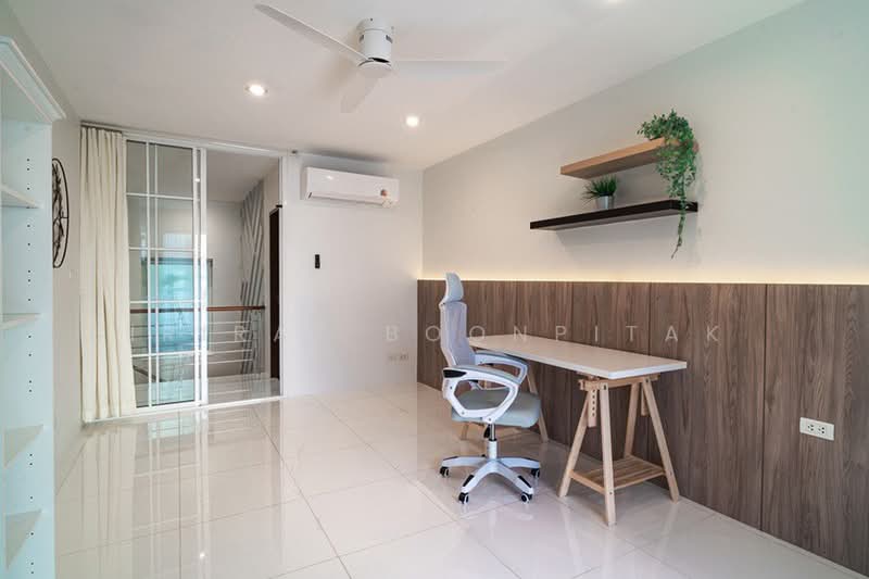 Luxurious Absolute Beachfront Residence with Panoramic Sea Views, Phuket, Wichit, Muang Phuket, Phuket, 3 Bedrooms, 280 sqm, Single Detached House For Sale, by Sirirat Boonpitak , 500498312 - DDproperty.com