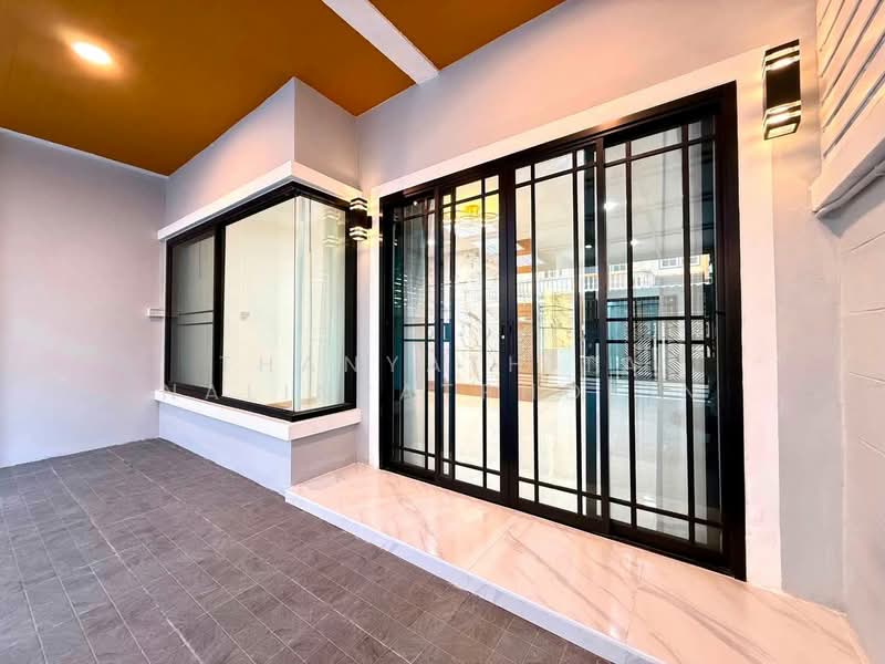 หมู่บ้านมณเฑียรทอง บางแค, Bangkok, Lak Song, Bang Khae, Bangkok, 4 Bedrooms, 120 sqm, Townhouse For Sale, by Thanyathita Nalinratphokin, 500498387 - DDproperty.com