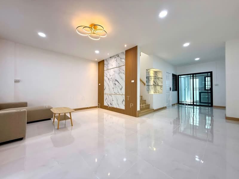 หมู่บ้านมณเฑียรทอง บางแค, Bangkok, Lak Song, Bang Khae, Bangkok, 4 Bedrooms, 120 sqm, Townhouse For Sale, by Thanyathita Nalinratphokin, 500498387 - DDproperty.com