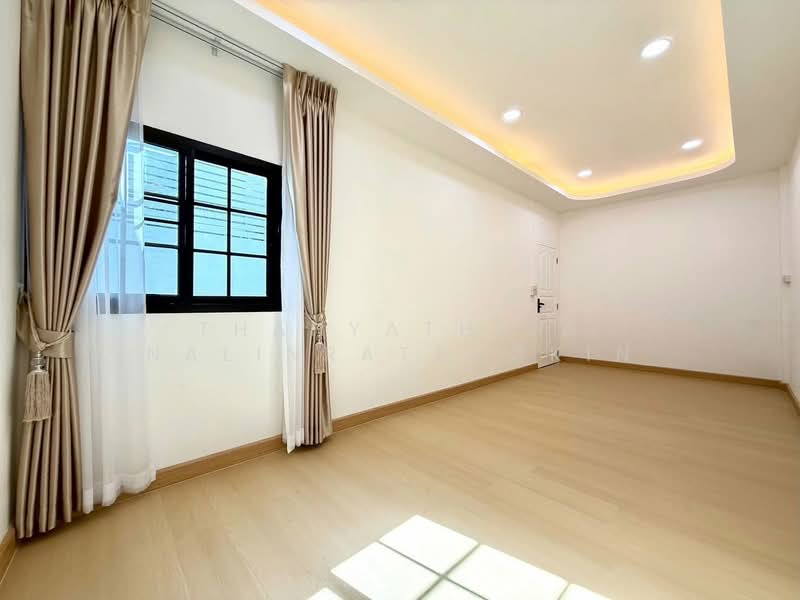 หมู่บ้านมณเฑียรทอง บางแค, Bangkok, Lak Song, Bang Khae, Bangkok, 4 Bedrooms, 120 sqm, Townhouse For Sale, by Thanyathita Nalinratphokin, 500498387 - DDproperty.com