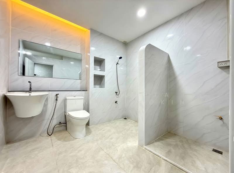 หมู่บ้านมณเฑียรทอง บางแค, Bangkok, Lak Song, Bang Khae, Bangkok, 4 Bedrooms, 120 sqm, Townhouse For Sale, by Thanyathita Nalinratphokin, 500498387 - DDproperty.com