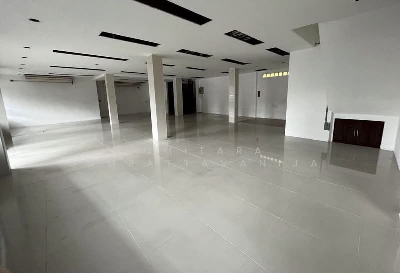 อาคารให้เช่า สุขุมวิท พระโขนง : Building for rent Sukhumvit, Phra Khanong, กรุงเทพ, พระโขนง, คลองเตย, กรุงเทพ, 500 ตร.ม., พื้นที่ขายของ ให้เช่า, โดย Sumitara Sampattavanija, 500498512 - DDproperty.com