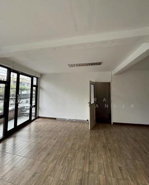 Building for rent Sukhumvit, Phra Khanong, Bangkok, Phra Kanong, Khlong Toei, Bangkok, , 500 sqm, Retail Space For Rent, by Sumitara Sampattavanija, 500498512 - DDproperty.com