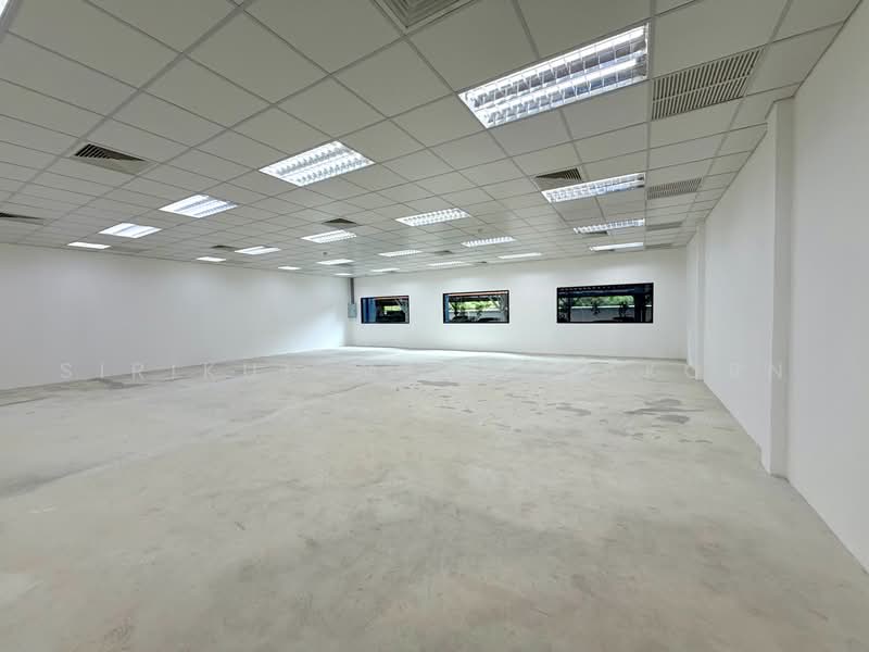 Space ติด BTS สุรศักดิ์ เหมาะทำ Showroom, clinic, กรุงเทพ, Sathorn, ยานนาวา, สาทร, กรุงเทพ, 140 ตร.ม., พื้นที่ขายของ ให้เช่า, โดย Sirikul Wattanakorn, 500498624 - DDproperty.com