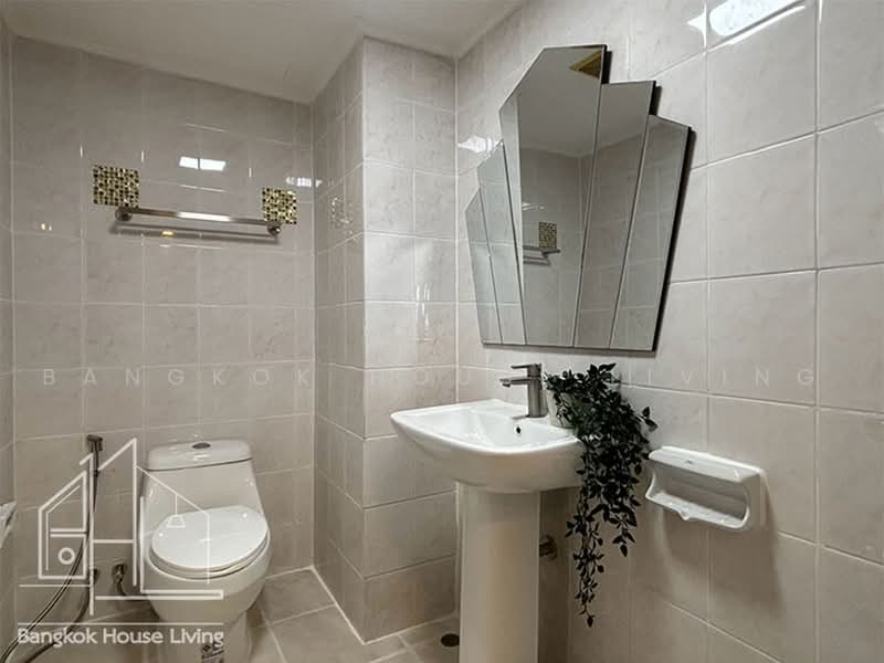 D.H.Grand Tower, Bangkok, Soi Prommit, Khlong Tan Nua, Watthana, Bangkok, 3 Bedrooms, 260 sqm, Condo For Rent, by Bangkok House Living, 500498675 - DDproperty.com
