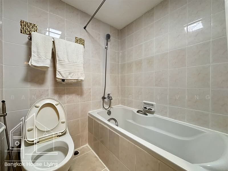 D.H.Grand Tower, Bangkok, Soi Prommit, Khlong Tan Nua, Watthana, Bangkok, 3 Bedrooms, 260 sqm, Condo For Rent, by Bangkok House Living, 500498675 - DDproperty.com