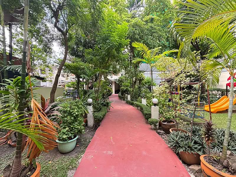 D.H.Grand Tower, Bangkok, Soi Prommit, Khlong Tan Nua, Watthana, Bangkok, 3 Bedrooms, 260 sqm, Condo For Rent, by Bangkok House Living, 500498675 - DDproperty.com
