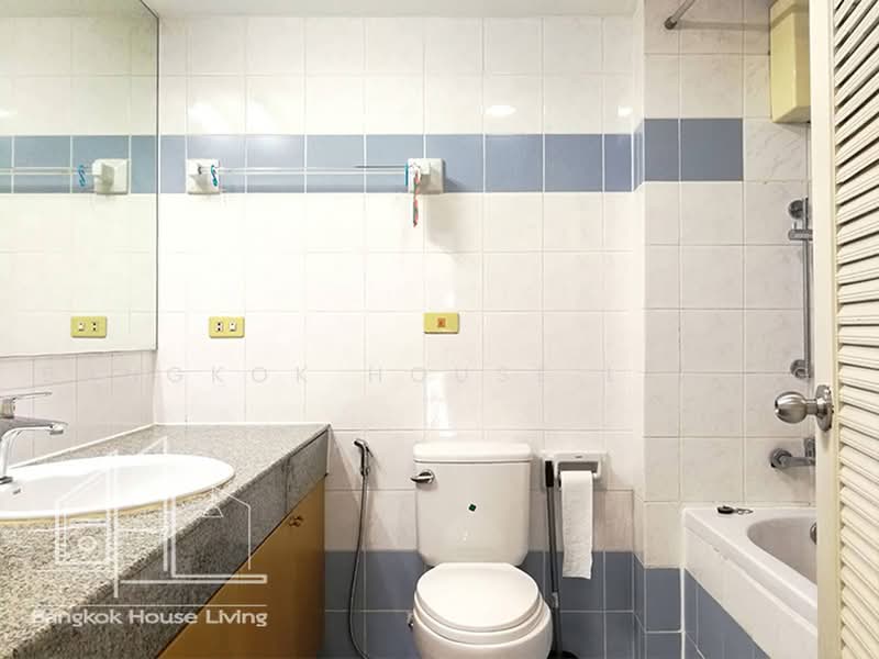 Royal Castle Sukhumvit, Bangkok, 30 Soi Sukhumvit 39, Khlongtoei Nua, Watthana, Bangkok, 3 Bedrooms, 160 sqm, Condo For Rent, by Bangkok House Living, 500498705 - DDproperty.com