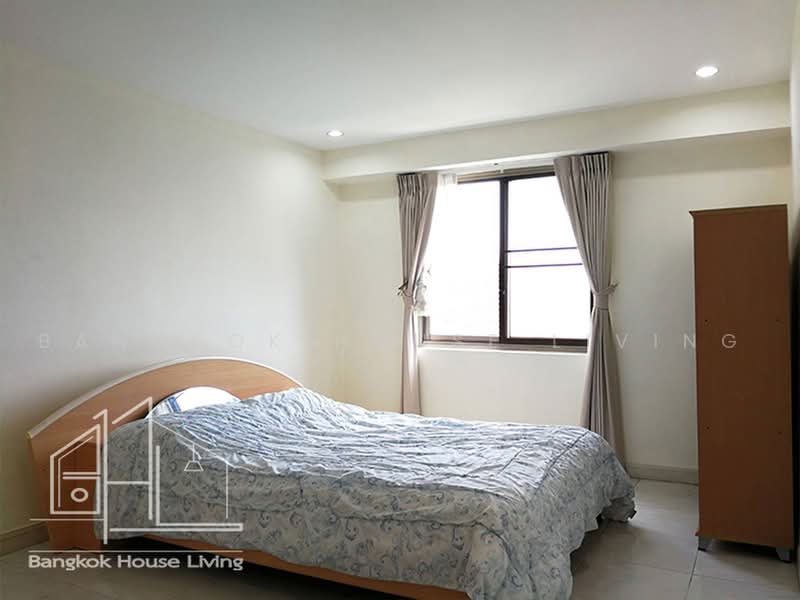 Royal Castle Sukhumvit, Bangkok, 30 Soi Sukhumvit 39, Khlongtoei Nua, Watthana, Bangkok, 3 Bedrooms, 160 sqm, Condo For Rent, by Bangkok House Living, 500498705 - DDproperty.com