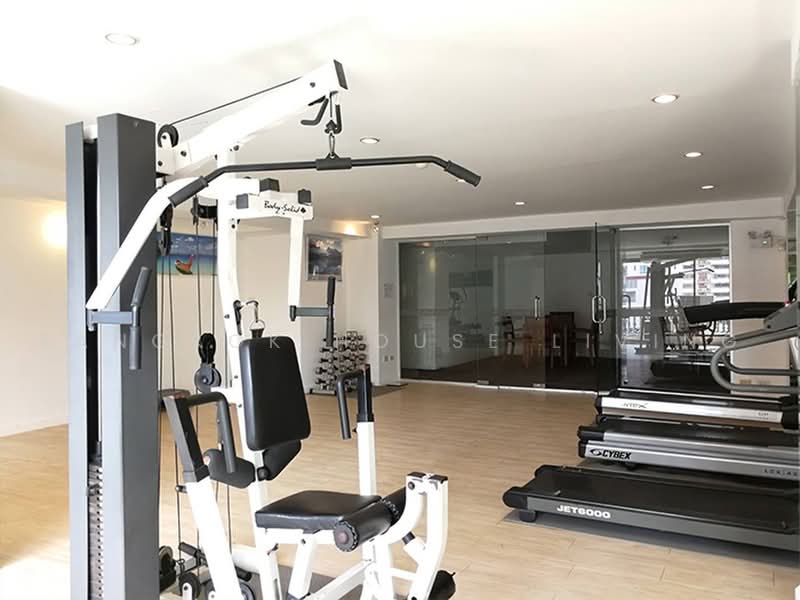 Royal Castle Sukhumvit, Bangkok, 30 Soi Sukhumvit 39, Khlongtoei Nua, Watthana, Bangkok, 3 Bedrooms, 160 sqm, Condo For Rent, by Bangkok House Living, 500498705 - DDproperty.com
