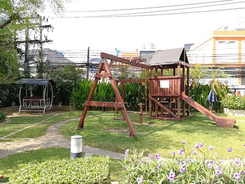 Royal Castle Sukhumvit, Bangkok, 30 Soi Sukhumvit 39, Khlongtoei Nua, Watthana, Bangkok, 3 Bedrooms, 160 sqm, Condo For Rent, by Bangkok House Living, 500498705 - DDproperty.com