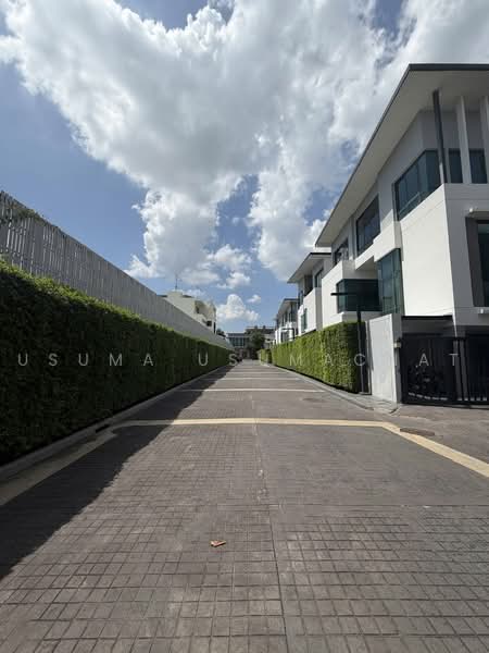 The Glamor pool villa residences – Pradit Manutham, Bangkok, Pradit Manutham Road, Khlong Chaokhun Sing, Wang Thonglang, Bangkok, 3 Bedrooms, 412 sqm, Single Detached House For Rent, by Usuma Usumachat, 500498711 - DDproperty.com