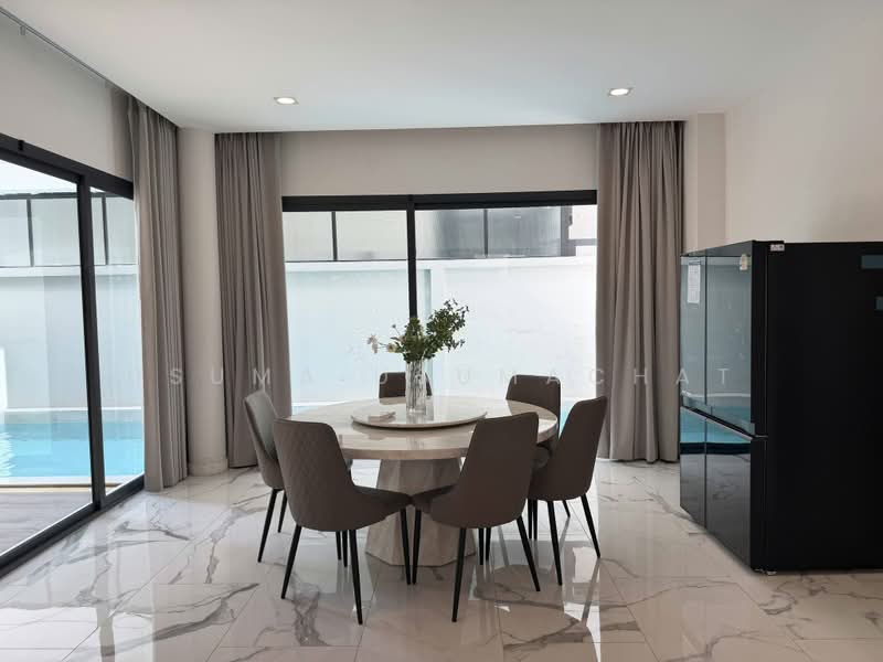 The Glamor pool villa residences – Pradit Manutham, Bangkok, Pradit Manutham Road, Khlong Chaokhun Sing, Wang Thonglang, Bangkok, 3 Bedrooms, 412 sqm, Single Detached House For Rent, by Usuma Usumachat, 500498711 - DDproperty.com