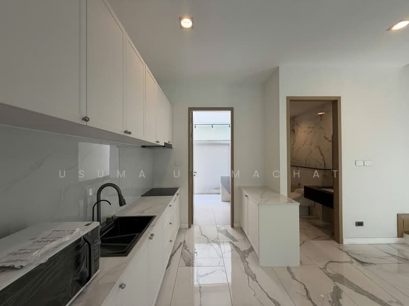 The Glamor pool villa residences – Pradit Manutham, Bangkok, Pradit Manutham Road, Khlong Chaokhun Sing, Wang Thonglang, Bangkok, 3 Bedrooms, 412 sqm, Single Detached House For Rent, by Usuma Usumachat, 500498711 - DDproperty.com