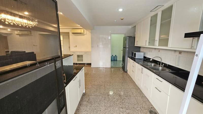 Royal Castle Sukhumvit, Bangkok, 30 Soi Sukhumvit 39, Khlongtoei Nua, Watthana, Bangkok, 3 Bedrooms, 164 sqm, Condo For Rent, by BANGKOK PROPERTY AGENTS, 500498853 - DDproperty.com