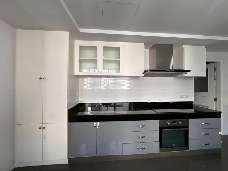 President Park Sukhumvit 24, Bangkok, 99 Sukhumvit 24 Alley, Khlongtoei Nua, Watthana, Bangkok, 3 Bedrooms, 120 sqm, Condo For Rent, by Thananith Ittitulyapong, 500498886 - DDproperty.com