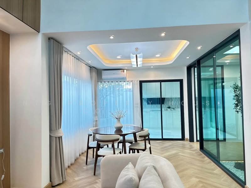 บ้านเดี่ยว รีโนเวทใหม่ ใจกลางเมือง แปลงมุม นวมินทร์ เลียบด่วน, Bangkok, นวมินทร์, Nuan Chan, Bueng Kum, Bangkok, 3 Bedrooms, 320 sqm, Single Detached House For Sale, by NTG Property House Co.,Ltd., 500498900 - DDproperty.com