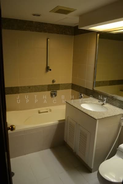 President Park Sukhumvit 24, Bangkok, 99 Sukhumvit 24 Alley, Khlongtoei Nua, Watthana, Bangkok, 3 Bedrooms, 223 sqm, Condo For Rent, by Juthabhorn Uppachit (Amy), 500498932 - DDproperty.com